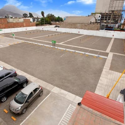Terreno Comercial en Alquiler   m  Av Manuel Olguin  Surco