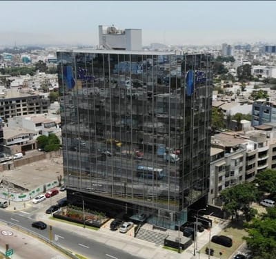 Oficinas en Alquiler   m  Av Morro Solar  Surco