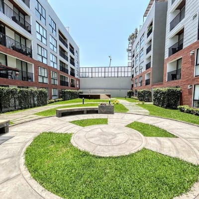 Venta de Moderno Dplex de Estreno con Parque Interno en Surco