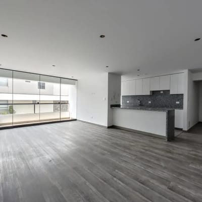 Vendo Amplio Flat de Estreno en Chacarilla M