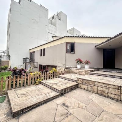 Vendo Casa Urb El Derby Santiago de Surco a Precio de Terreno