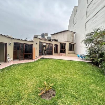 Venta de casa como terreno parmetros de  Pisos