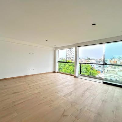 Vendo amplio dplex penthouse de m a estrenar en Surco Urb Higuereta