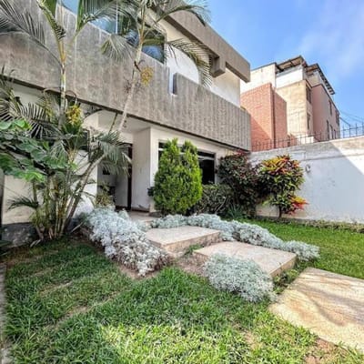 Vendo Linda Casa Frente a Parque en San Borja m