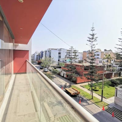 Vendo Lujoso Flat en Chacarilla de  dormitorios con m con vista a parque