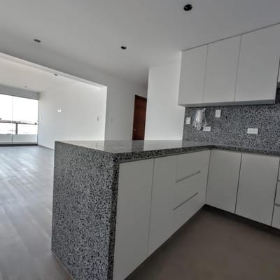 Vendo flat iluminadisimo a estrenar en Chacarilla