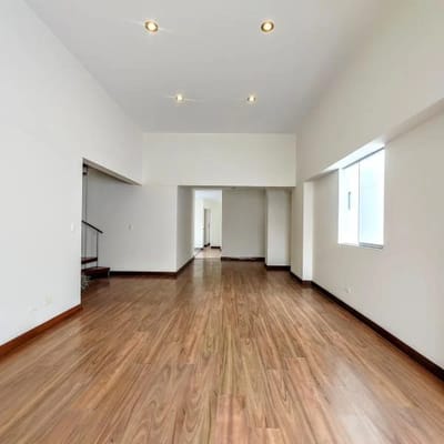 Vendo duplex frente a parque en Surco no paga alcabala
