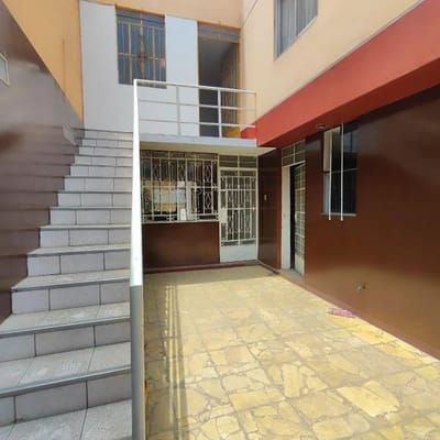 se vende duplex  m los olivos