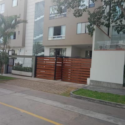DUPLEX EN VENTA UBICACION EXCLUSIVA SAN BORJA A DOS CUADRAS DE CALLE BOULEVARD