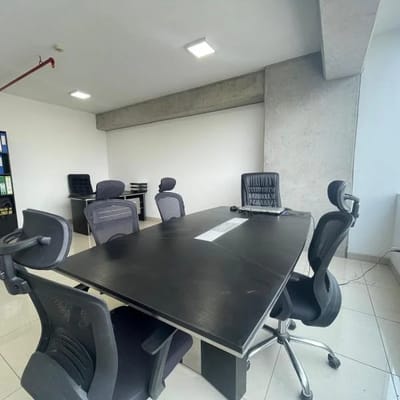 Alquiler Venta de Oficina  m en edificio moderno bien ubicado en La Molina
