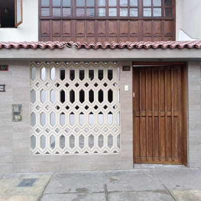 DEPARTAMENTO PRIMER PISO EN BREA  LIMITE PUEBLO LIBRE   cel