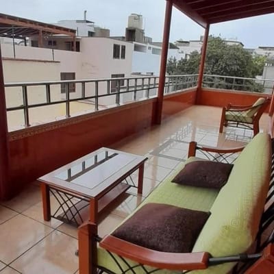 CASA EN VENTA YO ALQUILER FRENTE AL JOCKEY