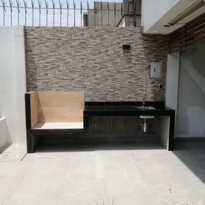 BUENA CASA EN VENTA  URB SANTA PATRICIA  LA MOLINA