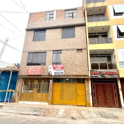 VENDO CASA DE  PISOS CON LOCAL COMERCIAL Y COCHERA