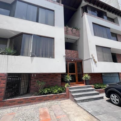 VENTA DE DEPARTAMENTO PRIMER PISO LA ENCALADA SURCO