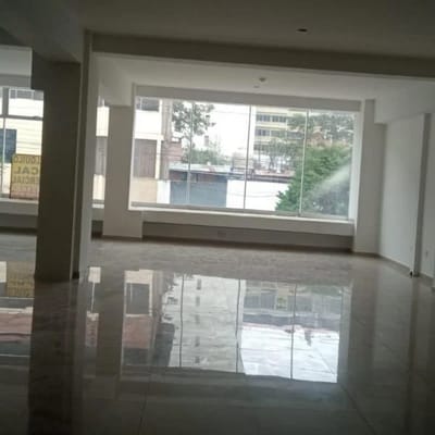 Se Alquila Local en Av Centenario  Huancayo