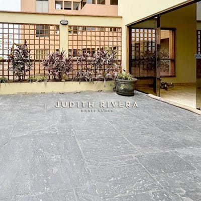DUPLEX EN VENTA CERCA A LARCOMAR CON TERRAZA TIPO CASITA