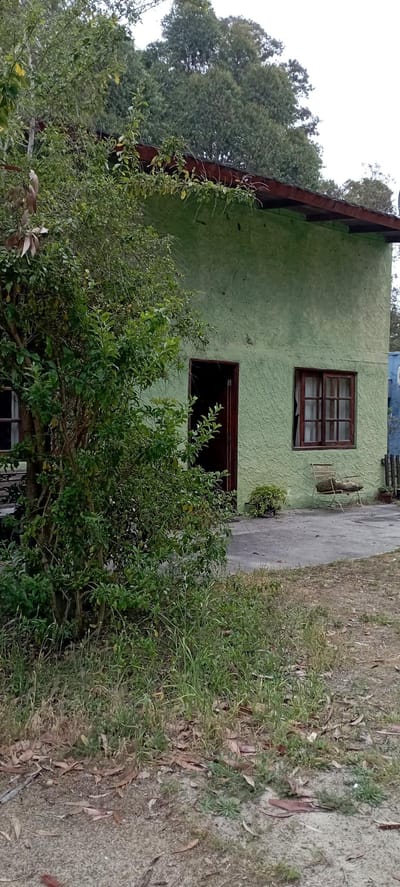 Casa tipo cabaña dos plantas, 2 dormitorios, cochera