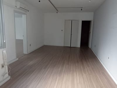 Amplio apartamento para oficinas centro de ciudad vieja con Gastos comunes incluidos