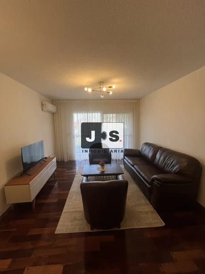Alquiler de casa de 2 dormitorios en Carrasco c/cochera