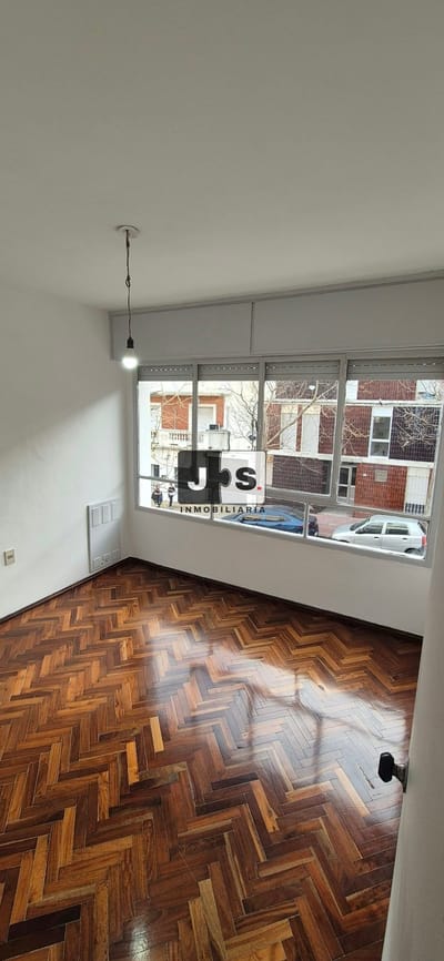 Alquilo apartamento de 2 dormitorios en Barrio Sur