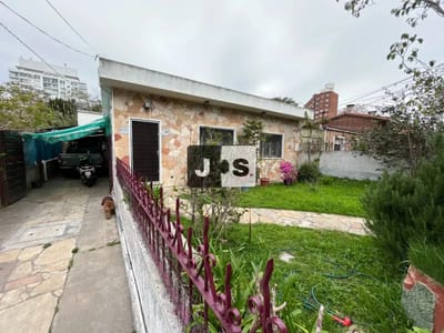 Vendo Padrón con Dos Casas en Malvín con cochera y patio