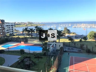 Alquiler Apartamento 4 Dormitorios c/ cochera en Pocitos