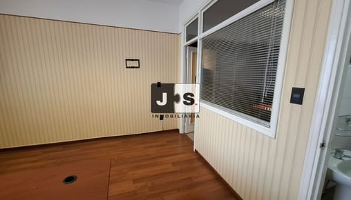Alquilo Luminosa Oficina 2 ambientes en Ciudad Vieja gastos comunes muy bajos