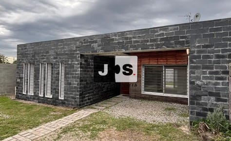 Casa en venta c/ cochera en Lagomar