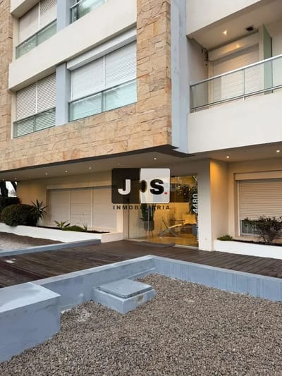 Alquiler de apartamento de 2 dormitorios en Malvin c/cochera