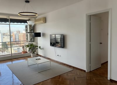 ALQUILER apartamento en Pocitos de 2 dormitorios con cochera y balcon