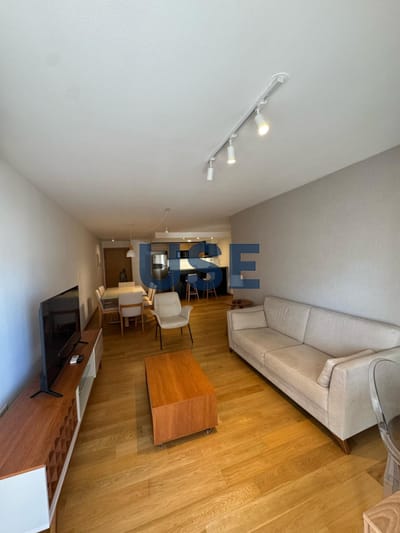 Apartamento de 1 dormitorio, amoblado, con balcón