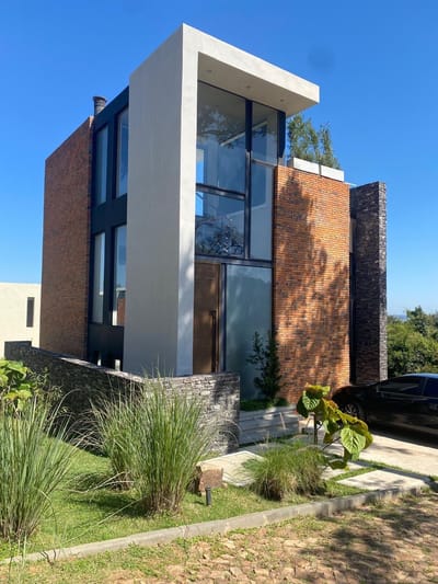 Casa en venta c/ cochera en San Bernardino