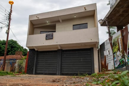 Casa En Venta C/ Cochera En 3er. Barrio