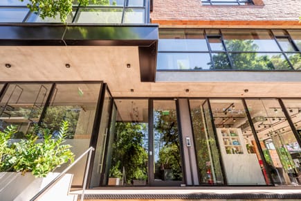 Departamento en venta c/ cochera en Ykua Sati