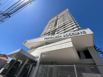 Departamento en venta c/ cochera en Mcal. Estigarribia