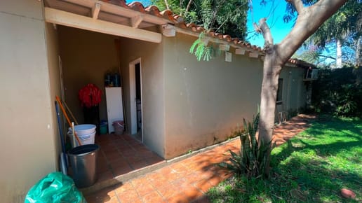 Casa en alquiler c/ cochera en Los Laureles