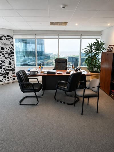 Oficina en alquiler en WTC, 66 m2 amoblada y con garaje