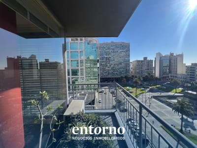 Oficina en Venta con vistas a Plaza Independencia y Río de la Plata