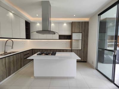 Amplia casa de 5 dormitorios en venta zona Norte 
