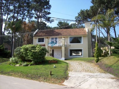 CASA EN ALQUILER TEMPORARIO EN MONTOYA 4 DORMITORIOS Y PILETA