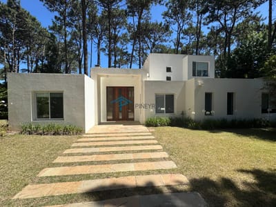 EXCELENTE PROPIEDAD EN ALQUILER EN LAGUNA BLANCA 4 DORMITORIOS
