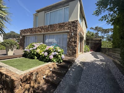 HERMOSA CASA EN ALQUILER EN MONTOYA 4 DORMITORIOS Y PILETA