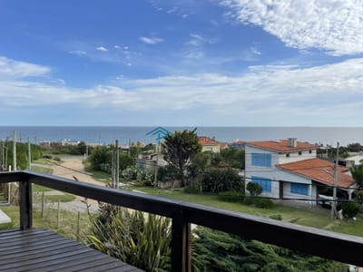 EN ALQUILER COMODA CASA EN EL CHORRO CON PISCINA 5 DORMITORIOS