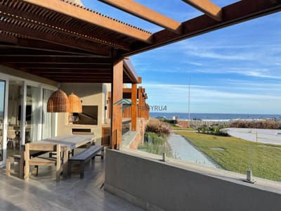 PALCOS DE LA POSTA 04 APARTAMENTO EN VENTA FRENTE AL MAR EN LA BARRA