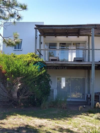 CASA EN ALQUILER EN MANANTIALES A DOS CUADRAS DE LA PLAYA