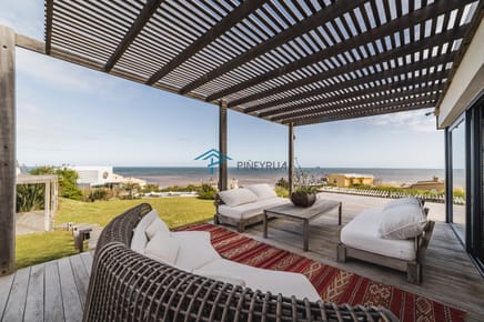 Casa en Alquiler de Verano en EL Chorro, con vista despejada al mar, 4 suites, piscina.