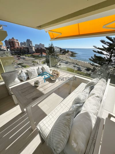 Mansa, próximo a la Península, edificio de categoría, frente al mar. 3 dormitorios.
