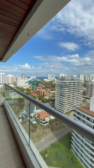Alquiler de Apartamento de 2 dormitorios en Punta del Este, Brava