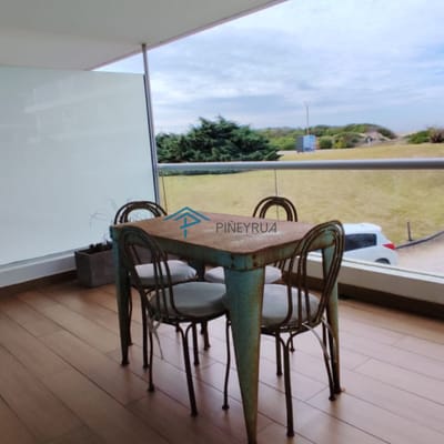 Alquiler de Apartamento en la Brava, frente al mar, 2 suites, terraza, servicios de primer nivel.